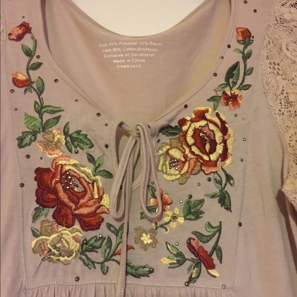 So Soft Tunic Styled Top with Lace Sleeves Tie Neck - Picture 4 of 6